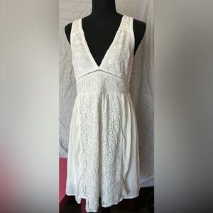 Forever 21 White V-Neck Sleeveless Dress